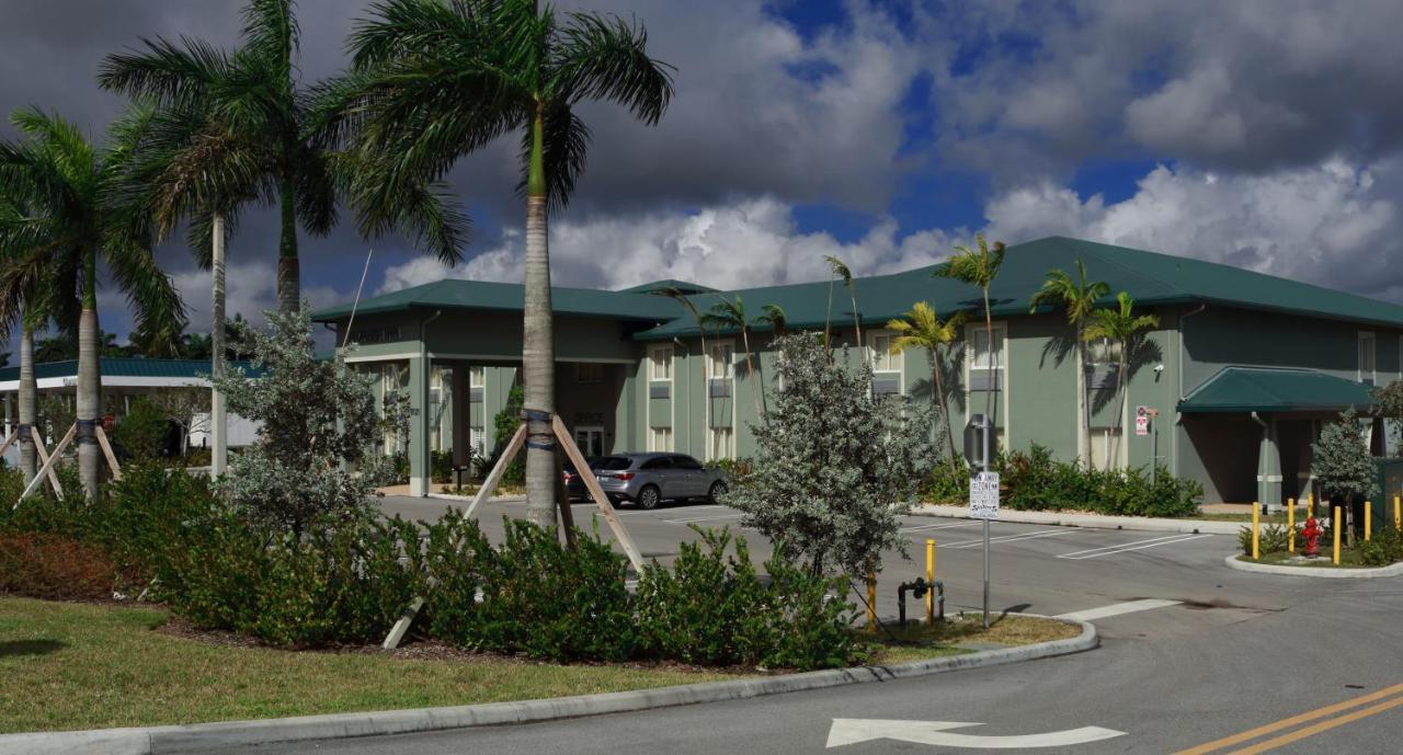 Pioneer Inn Royal Palm Beach Exterior photo