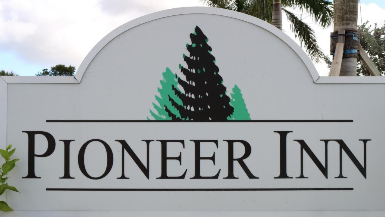 Pioneer Inn Royal Palm Beach Exterior photo